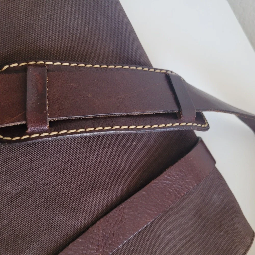 Banana Republic Canvas & Leather Messenger Bag Y2K front Snaps Broken